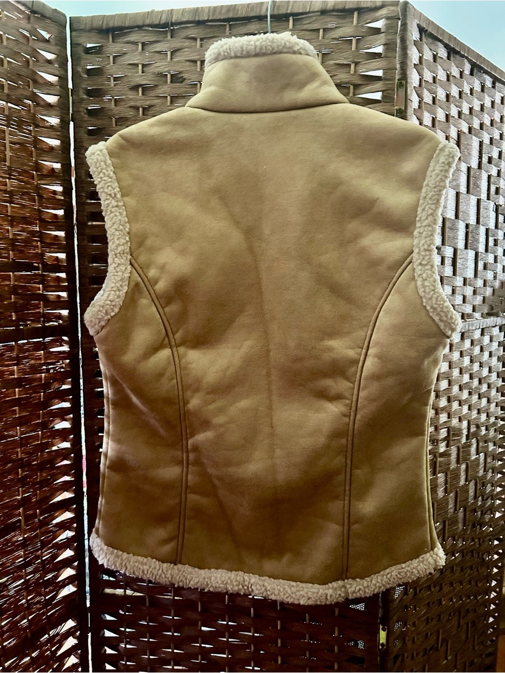 Sherpa-Lined Faux Suede Vest - YELLOWSTONE, Tan - Medium - Picture 5 of 5